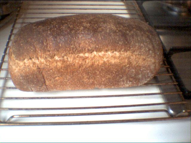 zelfgebakken volkorenbrood