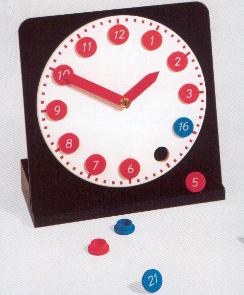 Klok met uitneembare cijfers