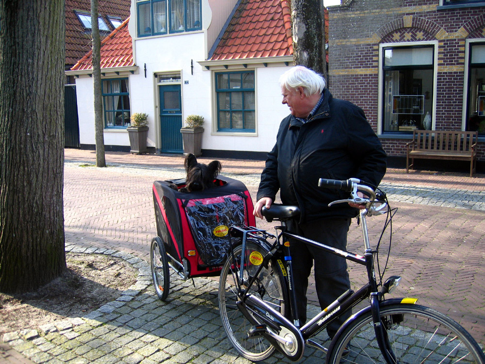Opa met Jools in de Doggy Ride